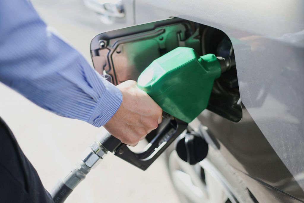 Comment puisje moins consommer de carburant ? Autogenius Le Guide — free download